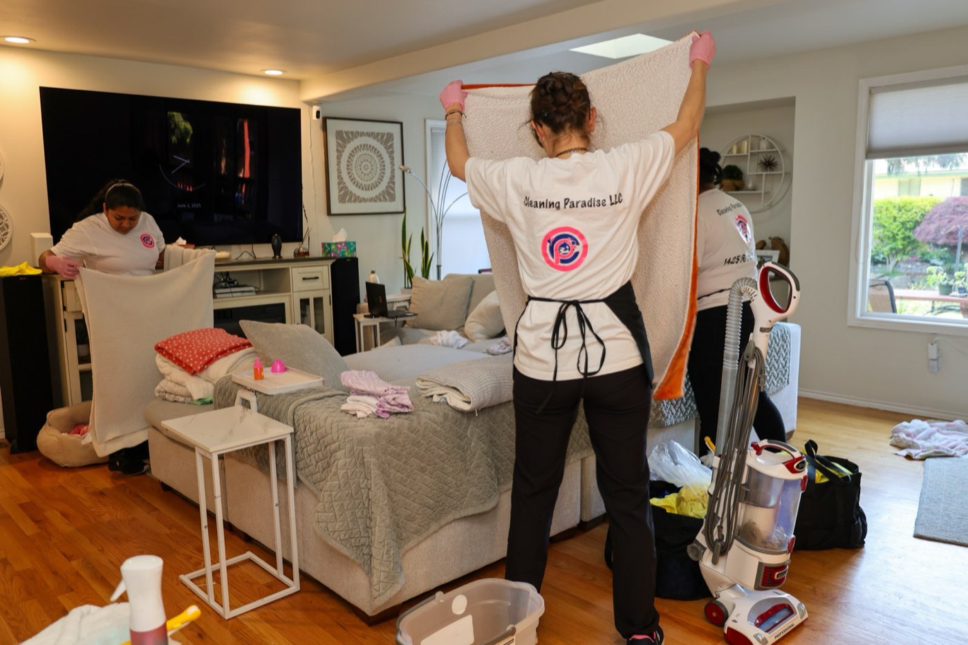 Cleaning Paradise team at work in a home in Lynnwood, WA